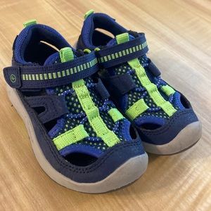 Toddler size 6 stride rite sandals